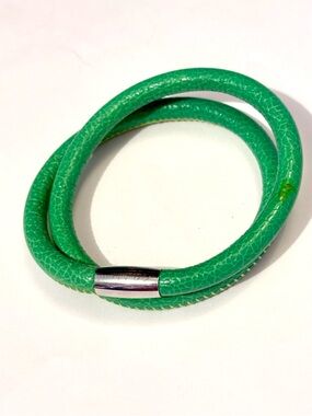 🆕 Brighton Double Woodstock bracelet Bright green leather Holds beads